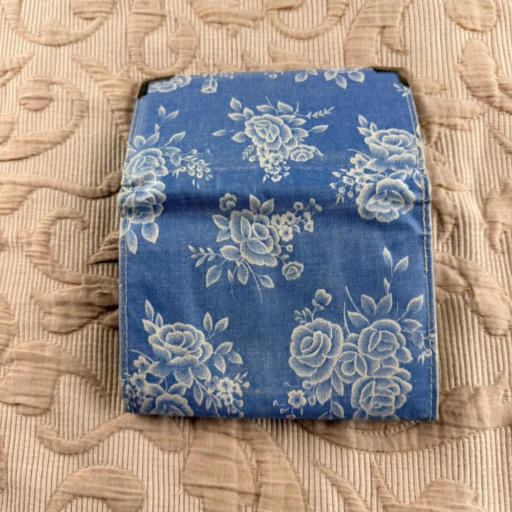 Vintage Blue Floral Rose Accordion Wallet Kiss Lock Snap Closure Canvas Cottage